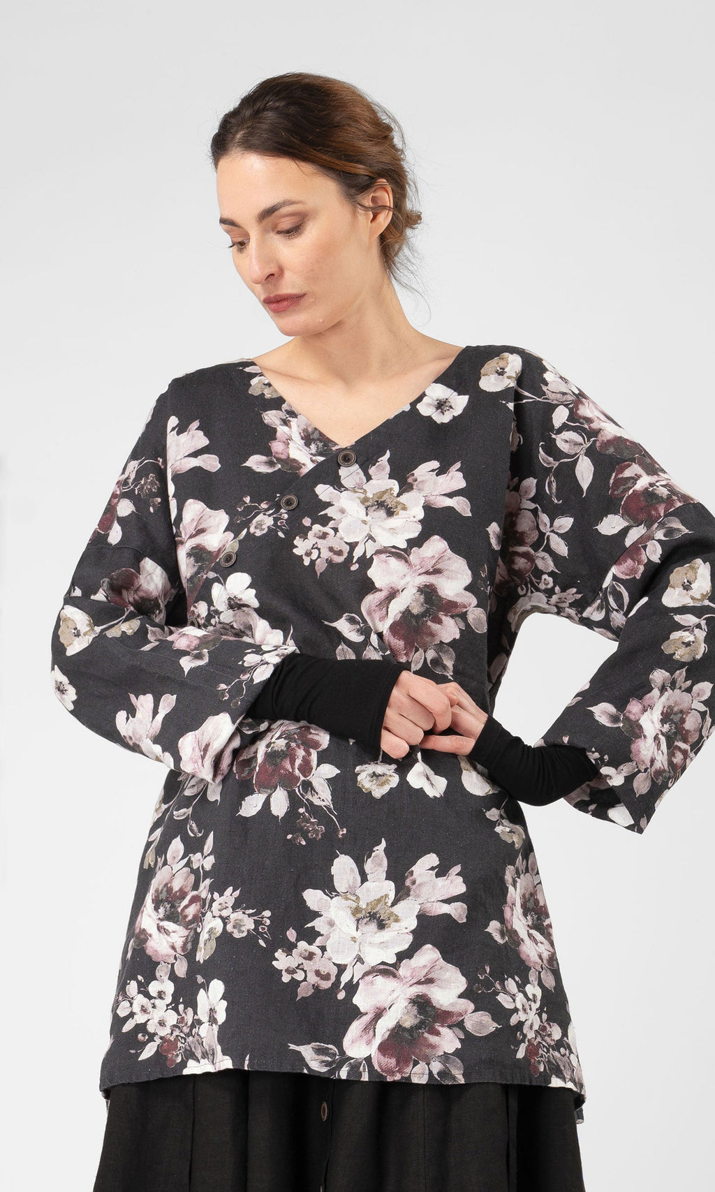 Linnetunika med snedknäppning och a-form