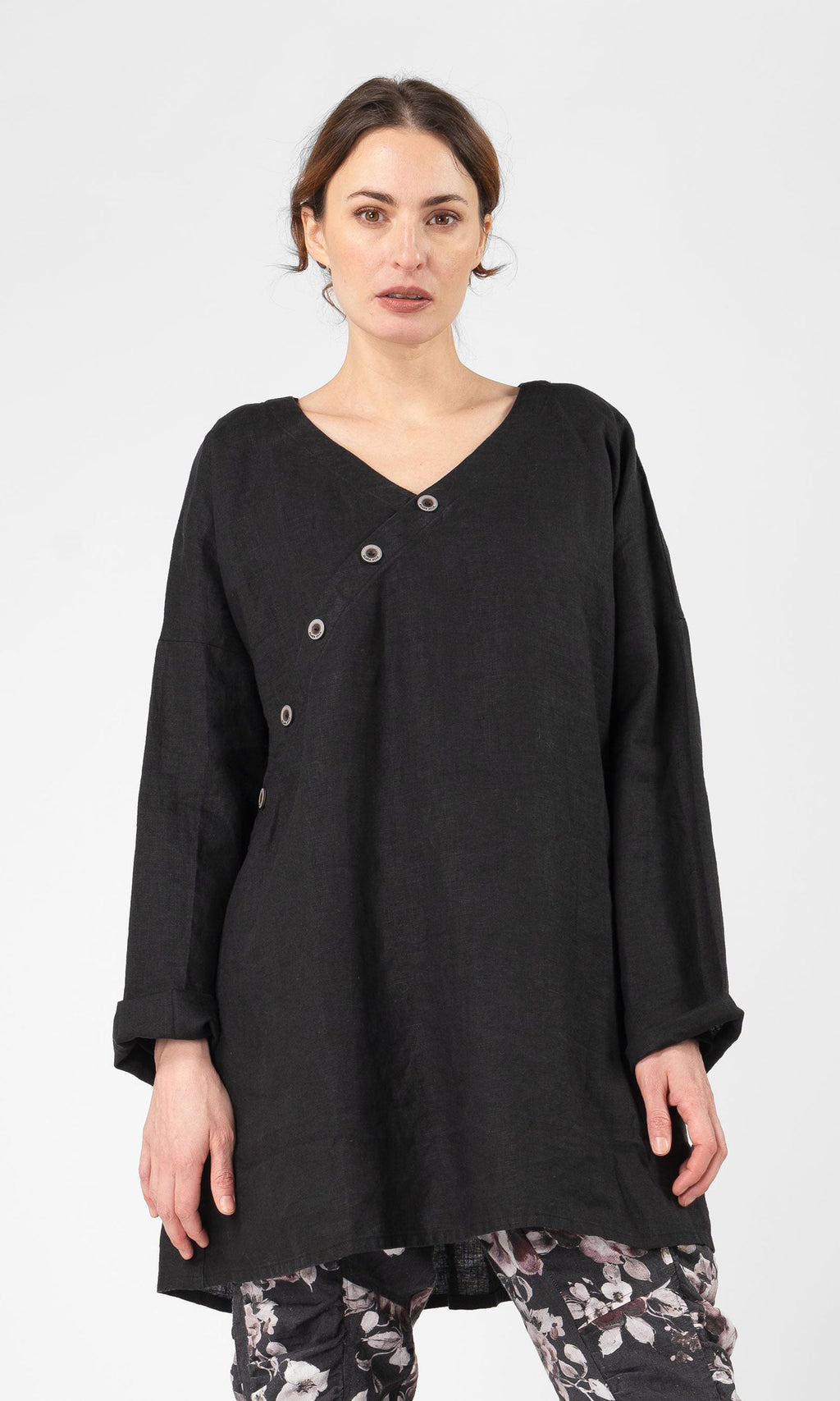 Linnetunika med snedknäppning och a-form