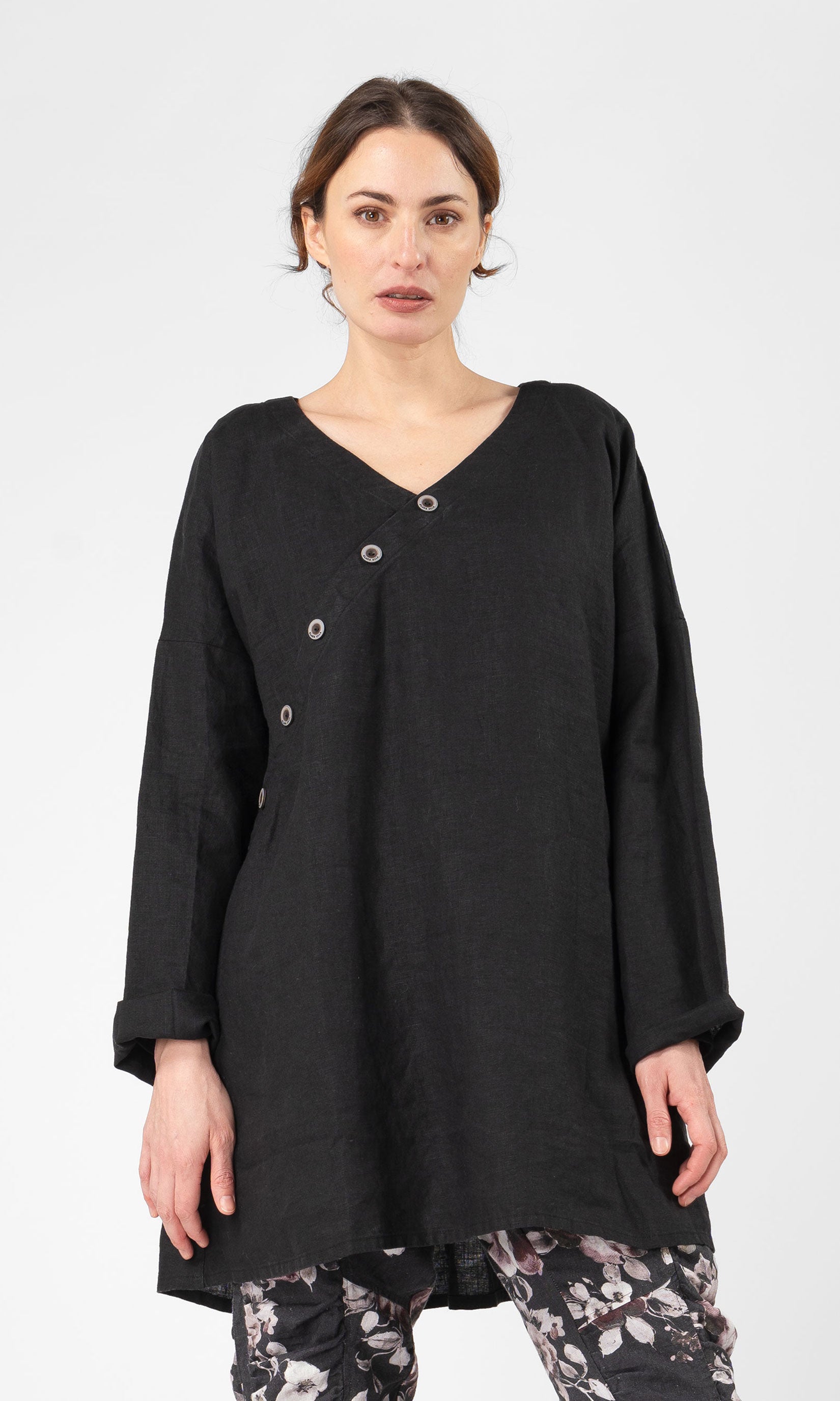 Linnetunika med snedknäppning och a-form