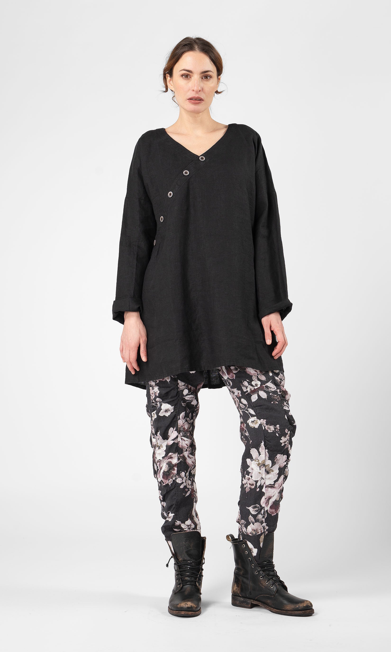 Linnetunika med snedknäppning och a-form