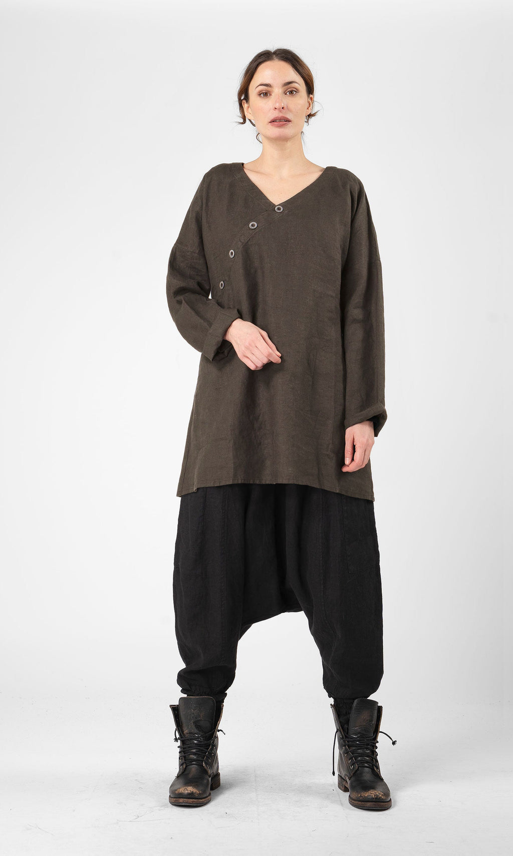 Linnetunika med snedknäppning och a-form