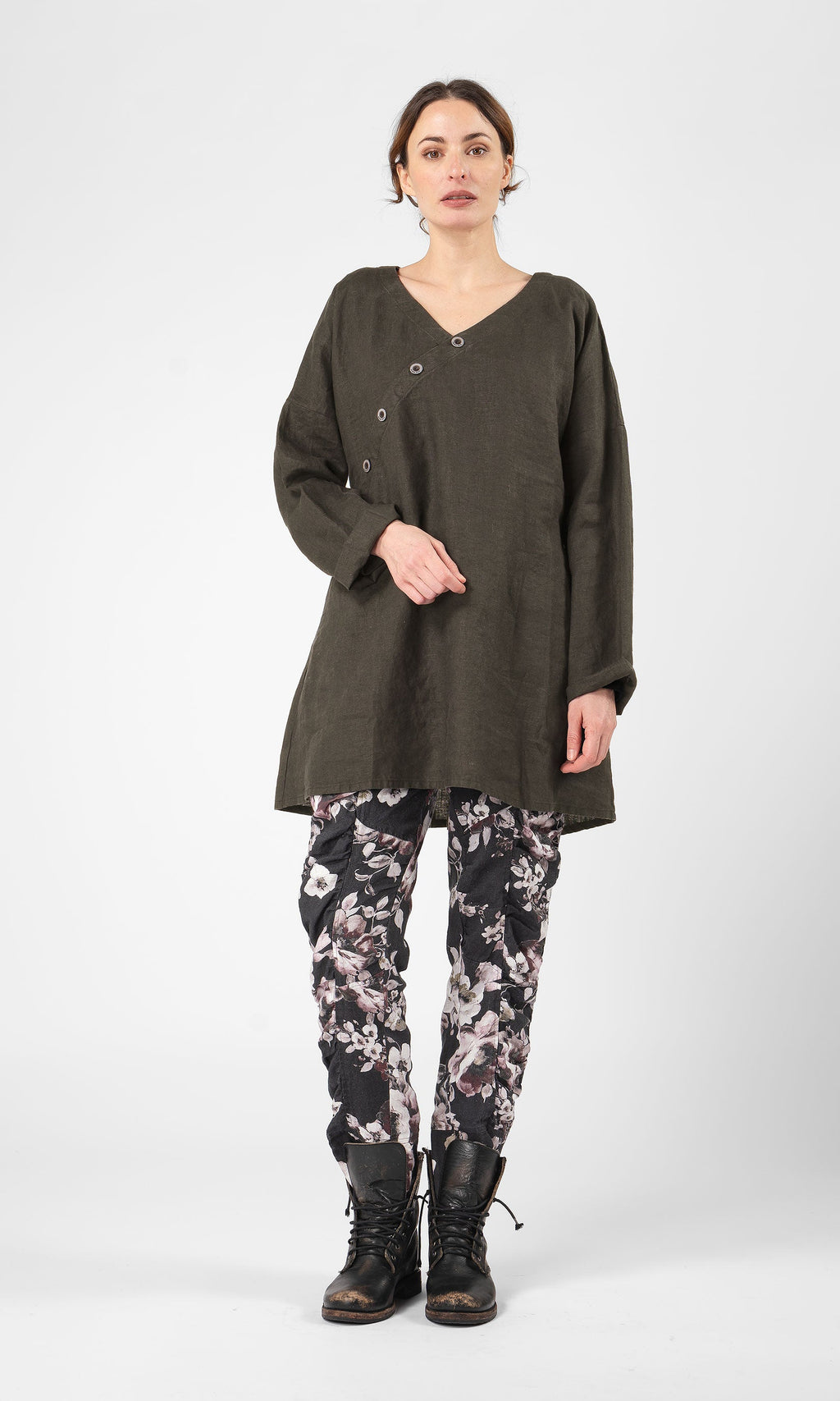 Linnetunika med snedknäppning och a-form