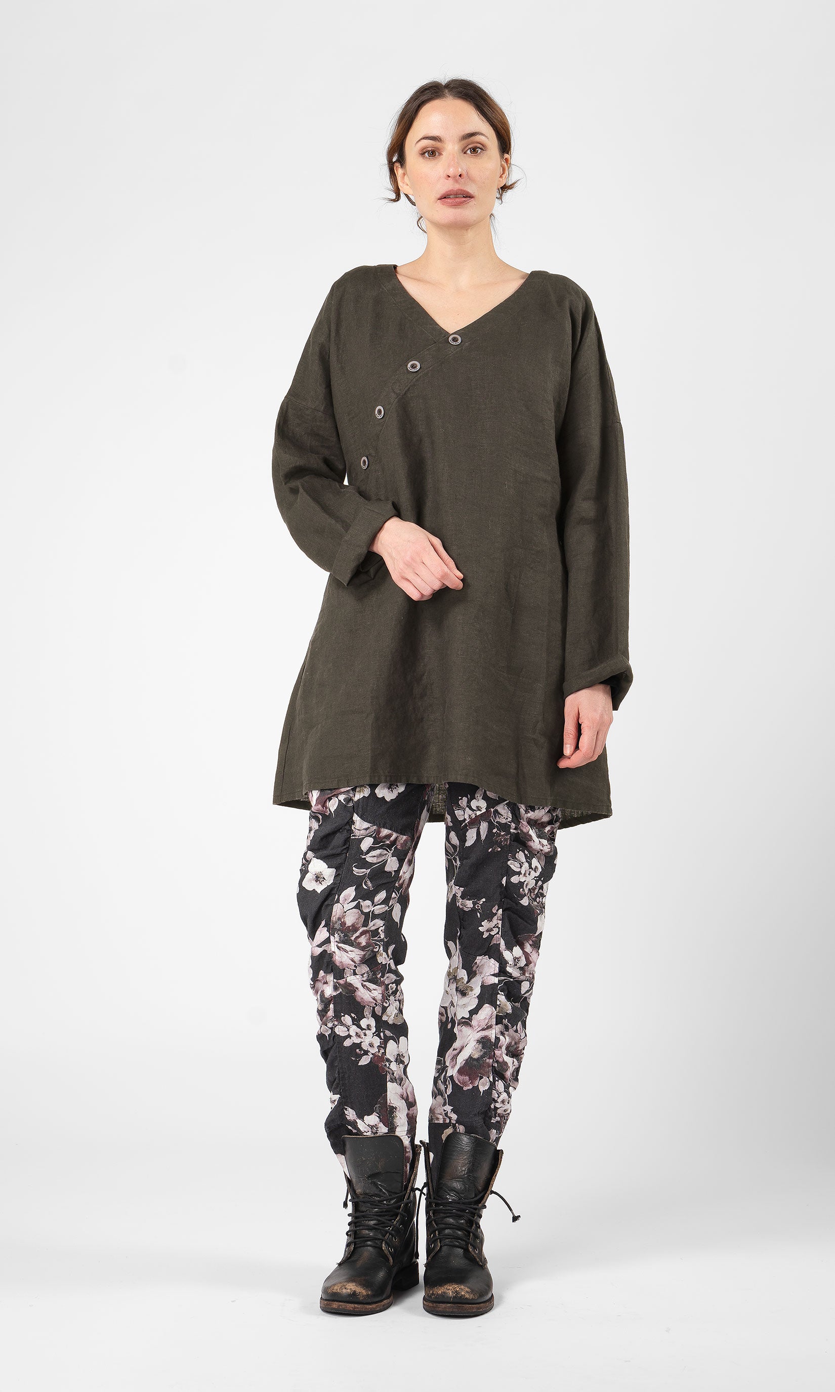 Linnetunika med snedknäppning och a-form