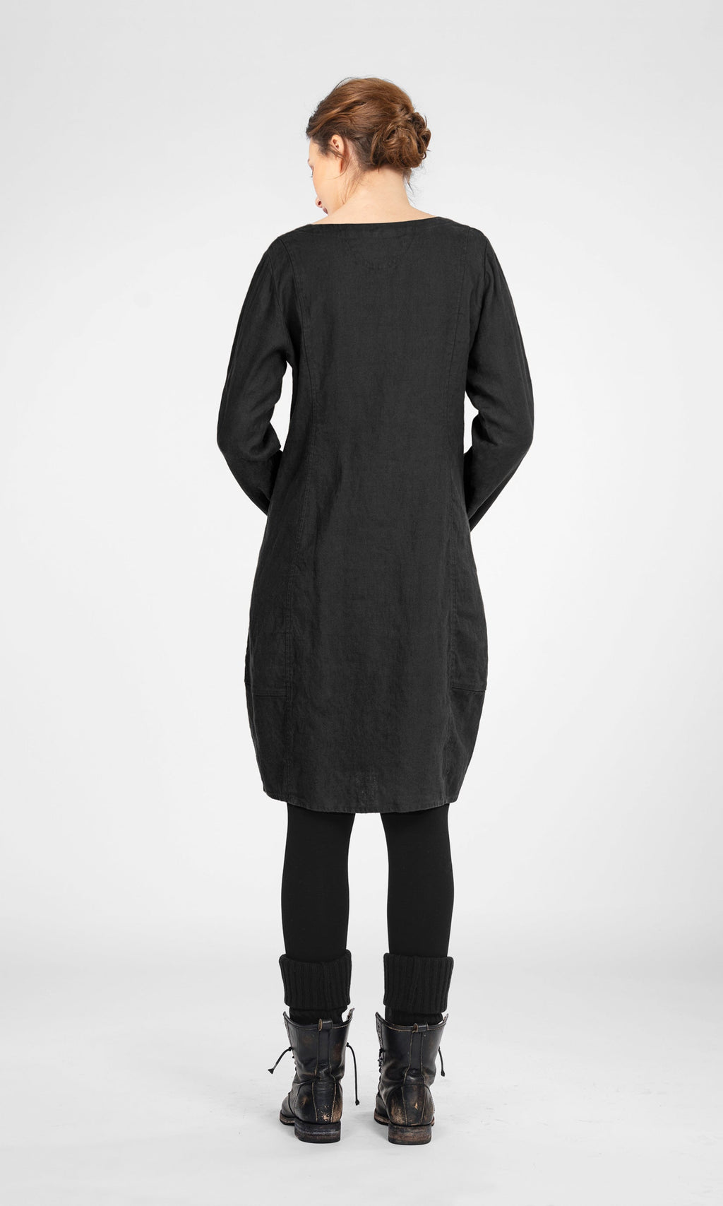 Linneklänning i kort, figursydd modell