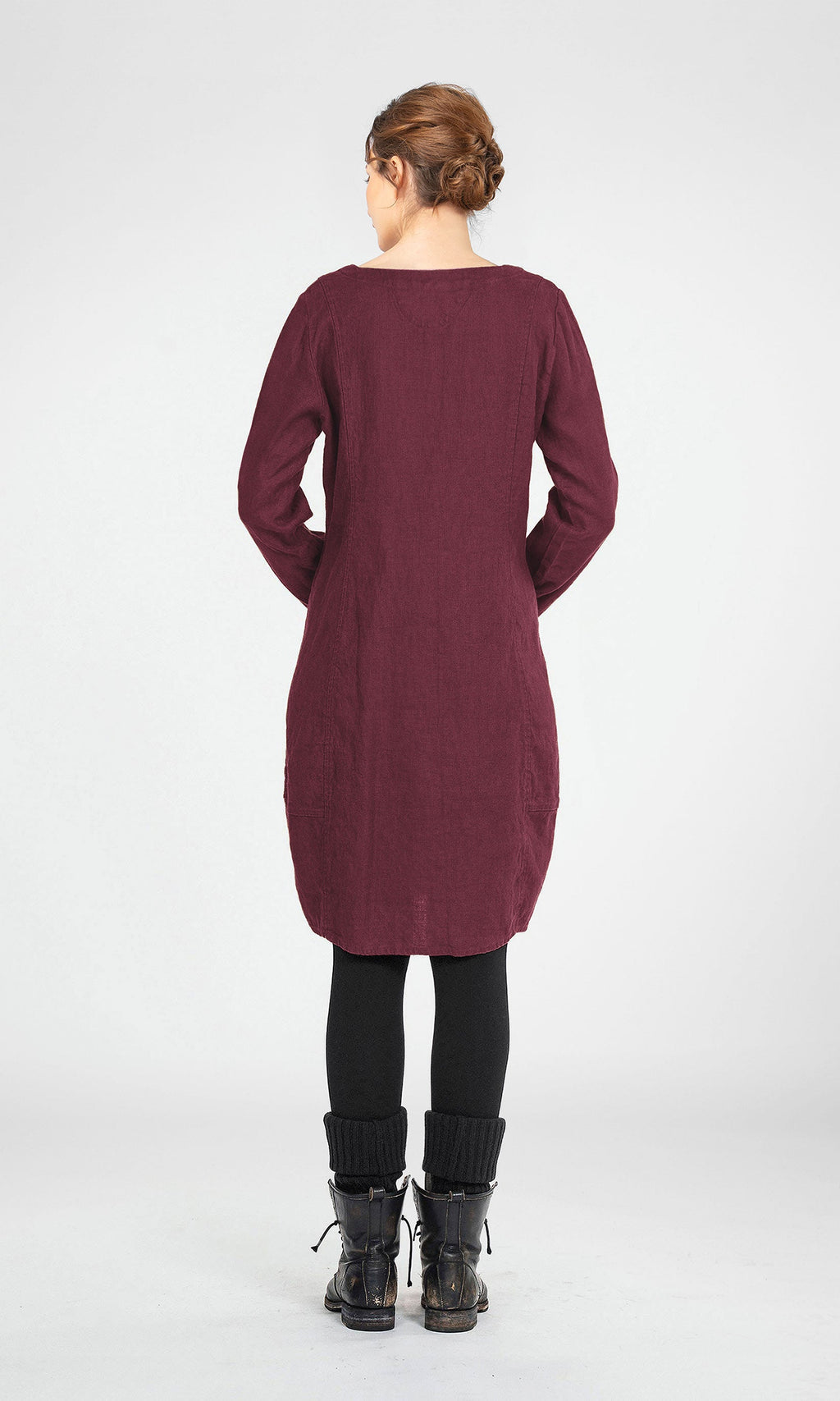 Linneklänning i kort, figursydd modell