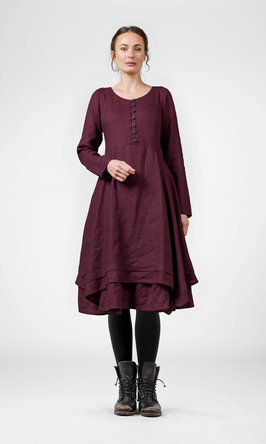 Linneklänning med lång ärm och knappar